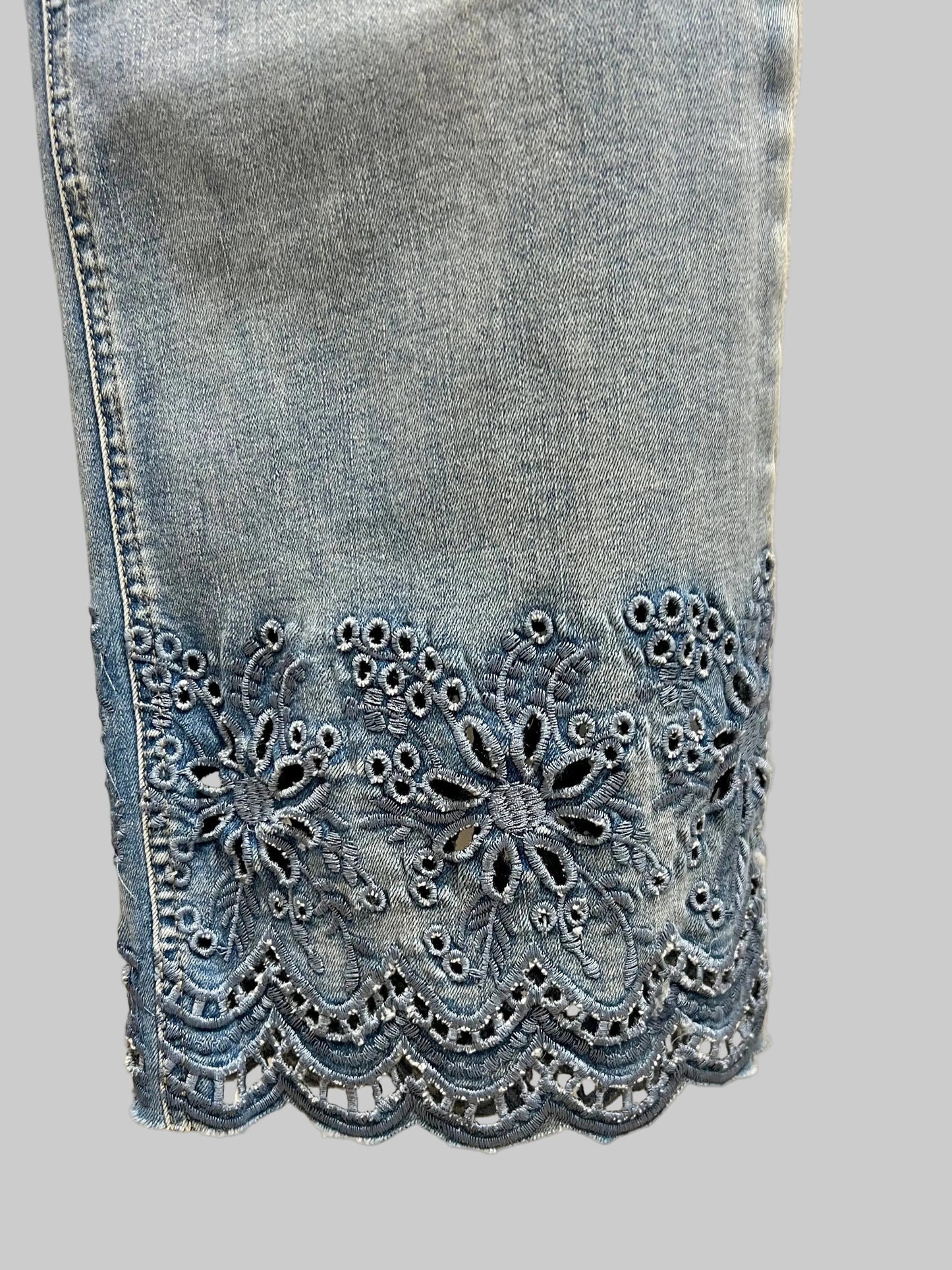 Calça de ganga com barra