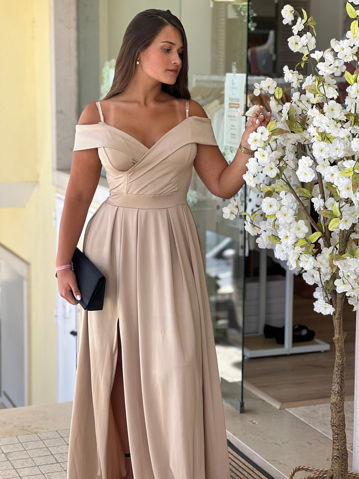 ✨ Vestido Longo Elegante em Tom Nude