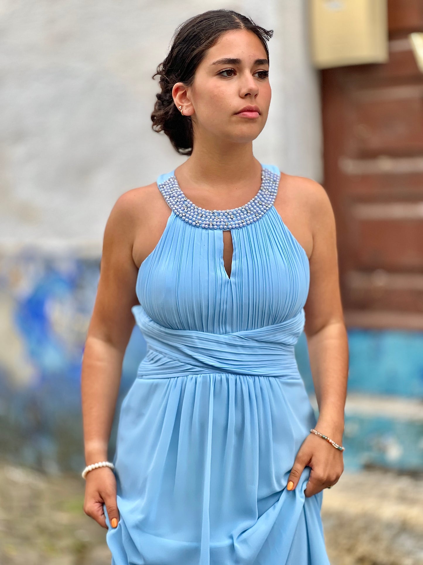 Vestido Longo Azul Serenity com Decote Bordado