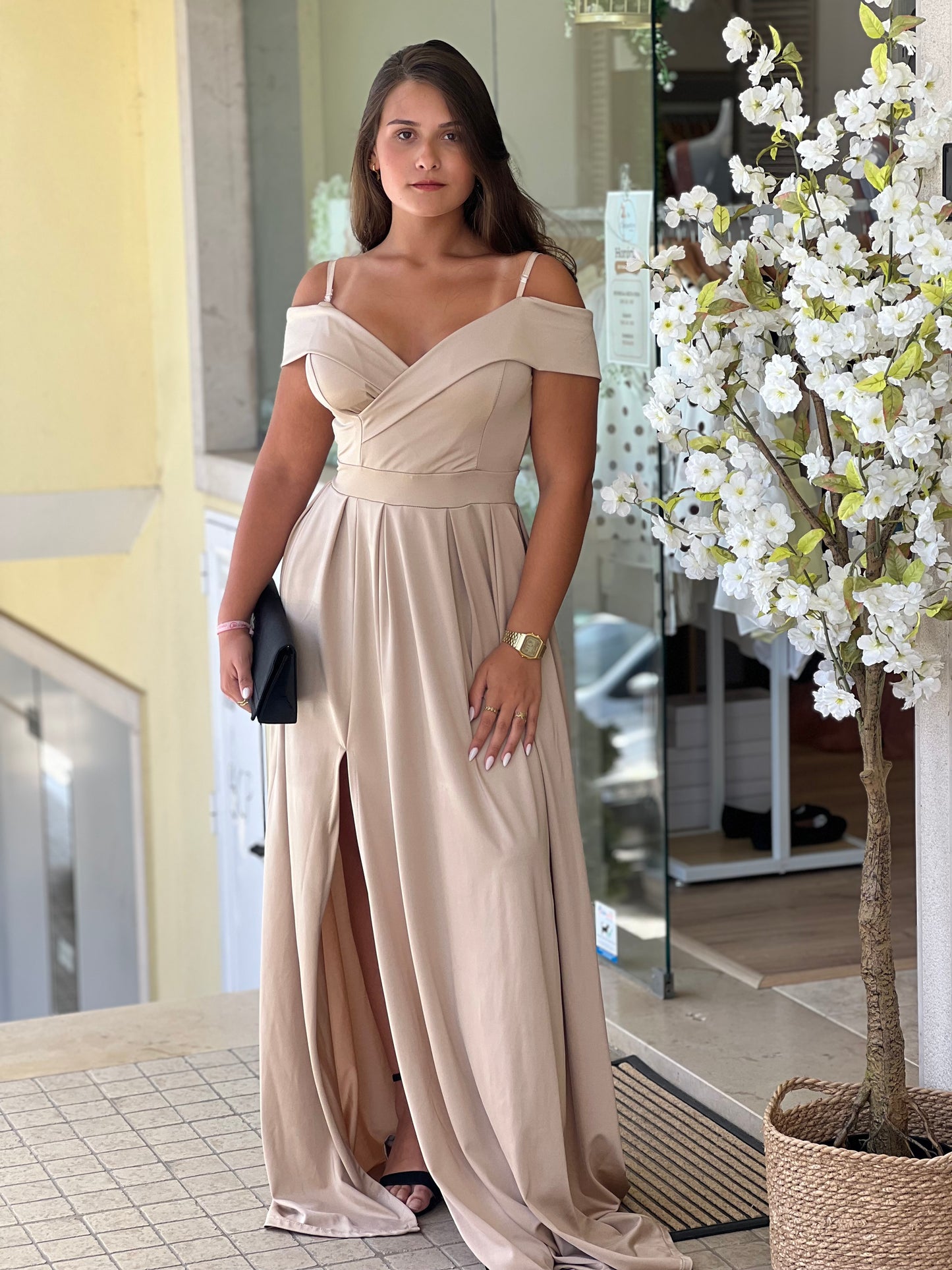 ✨ Vestido Longo Elegante em Tom Nude