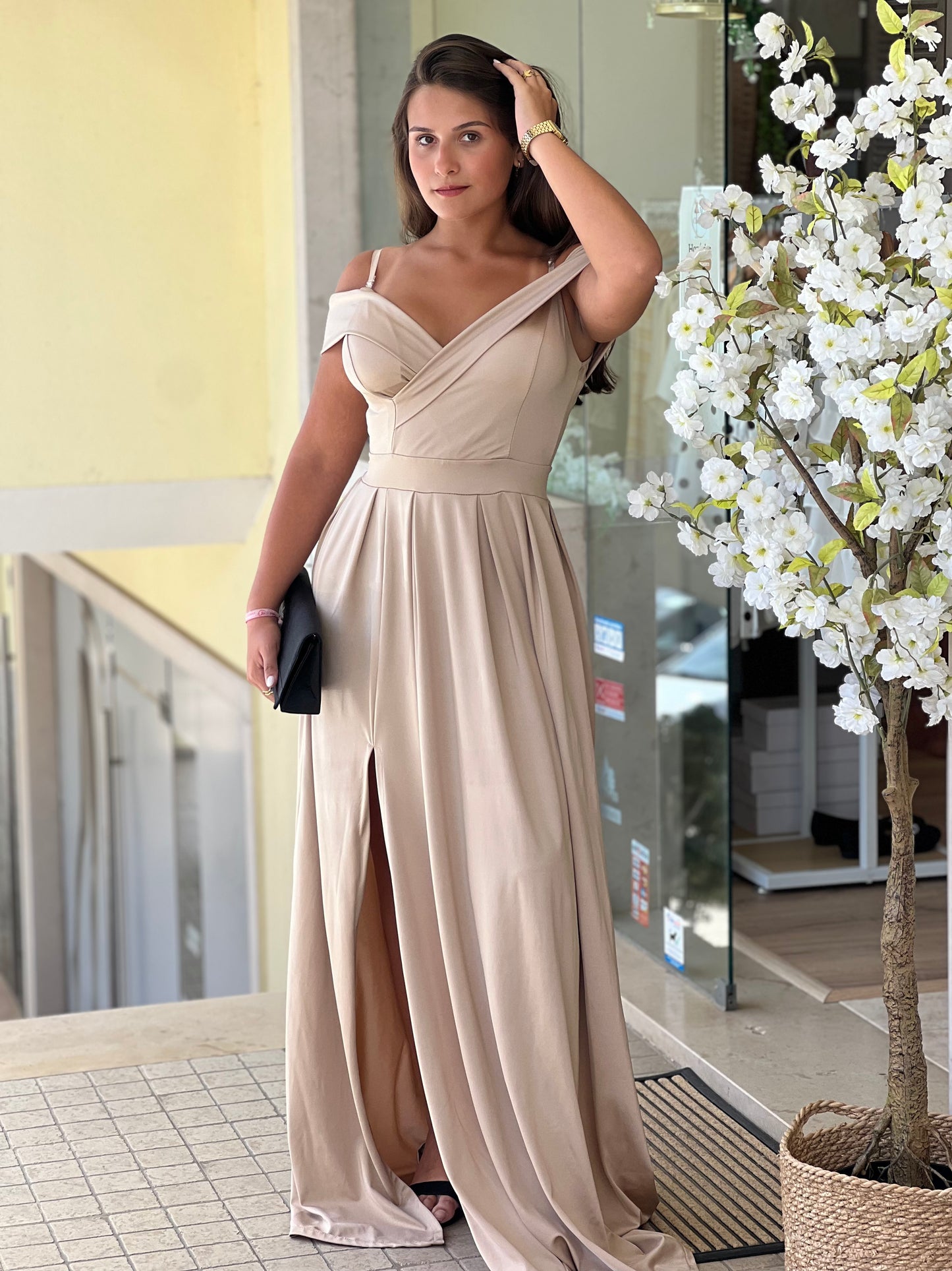 ✨ Vestido Longo Elegante em Tom Nude