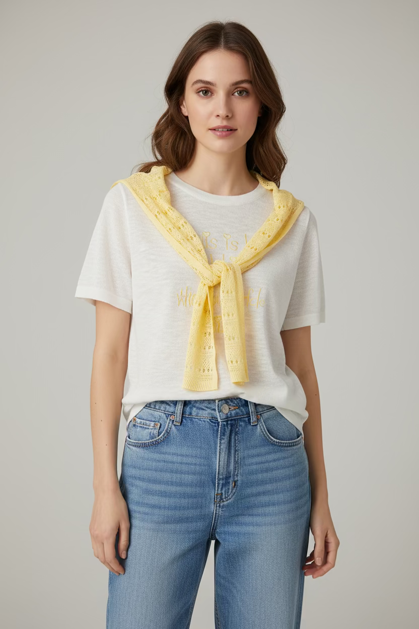 T-shirt com lenço